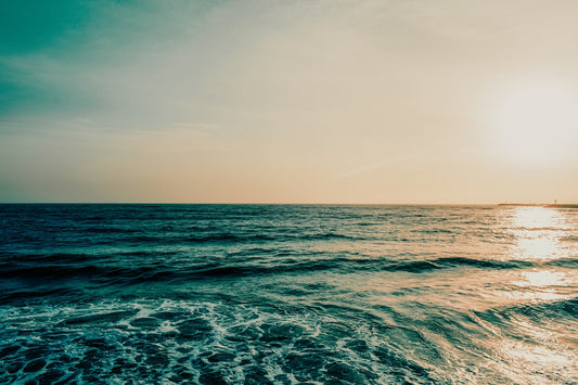 A landscape photo of a blue green ocean and horizon